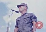 Standbild Bob Hope anzeigen Pleiku Süd Vietnam Camp Enari, 1967, aus Sekunde 24 historischem Filmmaterial Videoclip 65675025969