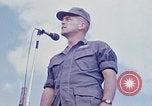 Standbild Bob Hope anzeigen Pleiku Süd Vietnam Camp Enari, 1967, aus Sekunde 25 historischem Filmmaterial Videoclip 65675025969