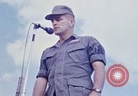 Standbild Bob Hope anzeigen Pleiku Süd Vietnam Camp Enari, 1967, aus Sekunde 28 historischem Filmmaterial Videoclip 65675025969