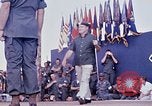 Standbild Bob Hope anzeigen Pleiku Süd Vietnam Camp Enari, 1967, aus Sekunde 34 historischem Filmmaterial Videoclip 65675025969