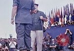 Standbild Bob Hope anzeigen Pleiku Süd Vietnam Camp Enari, 1967, aus Sekunde 36 historischem Filmmaterial Videoclip 65675025969