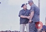 Standbild Bob Hope anzeigen Pleiku Süd Vietnam Camp Enari, 1967, aus Sekunde 38 historischem Filmmaterial Videoclip 65675025969