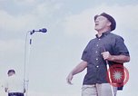 Standbild Bob Hope anzeigen Pleiku Süd Vietnam Camp Enari, 1967, aus Sekunde 42 historischem Filmmaterial Videoclip 65675025969
