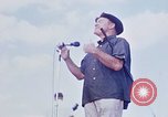 Standbild Bob Hope anzeigen Pleiku Süd Vietnam Camp Enari, 1967, aus Sekunde 43 historischem Filmmaterial Videoclip 65675025969