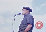 Standbild Bob Hope anzeigen Pleiku Süd Vietnam Camp Enari, 1967, aus Sekunde 45 historischem Filmmaterial Videoclip 65675025969