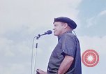 Standbild Bob Hope anzeigen Pleiku Süd Vietnam Camp Enari, 1967, aus Sekunde 48 historischem Filmmaterial Videoclip 65675025969