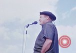 Standbild Bob Hope anzeigen Pleiku Süd Vietnam Camp Enari, 1967, aus Sekunde 49 historischem Filmmaterial Videoclip 65675025969
