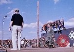 Standbild Bob Hope anzeigen Pleiku Süd Vietnam Camp Enari, 1967, aus Sekunde 9 historischem Filmmaterial Videoclip 65675025970