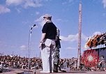 Standbild Bob Hope anzeigen Pleiku Süd Vietnam Camp Enari, 1967, aus Sekunde 14 historischem Filmmaterial Videoclip 65675025970