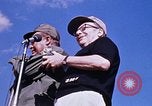Standbild Bob Hope anzeigen Pleiku Süd Vietnam Camp Enari, 1967, aus Sekunde 17 historischem Filmmaterial Videoclip 65675025970