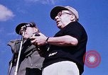 Standbild Bob Hope anzeigen Pleiku Süd Vietnam Camp Enari, 1967, aus Sekunde 19 historischem Filmmaterial Videoclip 65675025970