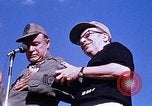Standbild Bob Hope anzeigen Pleiku Süd Vietnam Camp Enari, 1967, aus Sekunde 25 historischem Filmmaterial Videoclip 65675025970
