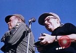 Standbild Bob Hope anzeigen Pleiku Süd Vietnam Camp Enari, 1967, aus Sekunde 39 historischem Filmmaterial Videoclip 65675025970