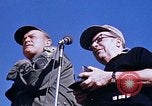 Standbild Bob Hope anzeigen Pleiku Süd Vietnam Camp Enari, 1967, aus Sekunde 40 historischem Filmmaterial Videoclip 65675025970