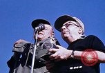 Standbild Bob Hope anzeigen Pleiku Süd Vietnam Camp Enari, 1967, aus Sekunde 42 historischem Filmmaterial Videoclip 65675025970