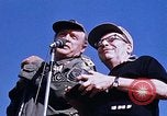 Standbild Bob Hope anzeigen Pleiku Süd Vietnam Camp Enari, 1967, aus Sekunde 43 historischem Filmmaterial Videoclip 65675025970