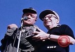 Standbild Bob Hope anzeigen Pleiku Süd Vietnam Camp Enari, 1967, aus Sekunde 45 historischem Filmmaterial Videoclip 65675025970