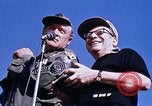 Standbild Bob Hope anzeigen Pleiku Süd Vietnam Camp Enari, 1967, aus Sekunde 46 historischem Filmmaterial Videoclip 65675025970