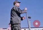 Standbild Bob Hope anzeigen Pleiku Süd Vietnam Camp Enari, 1967, aus Sekunde 56 historischem Filmmaterial Videoclip 65675025970