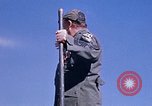 Standbild Bob Hope anzeigen Pleiku Süd Vietnam Camp Enari, 1967, aus Sekunde 61 historischem Filmmaterial Videoclip 65675025970