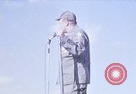 Standbild Bob Hope anzeigen Pleiku Süd Vietnam Camp Enari, 1967, aus Sekunde 1 historischem Filmmaterial Videoclip 65675025971