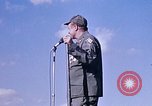 Standbild Bob Hope anzeigen Pleiku Süd Vietnam Camp Enari, 1967, aus Sekunde 3 historischem Filmmaterial Videoclip 65675025971