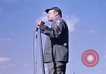 Standbild Bob Hope anzeigen Pleiku Süd Vietnam Camp Enari, 1967, aus Sekunde 5 historischem Filmmaterial Videoclip 65675025971