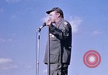 Standbild Bob Hope anzeigen Pleiku Süd Vietnam Camp Enari, 1967, aus Sekunde 6 historischem Filmmaterial Videoclip 65675025971
