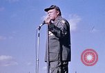 Standbild Bob Hope anzeigen Pleiku Süd Vietnam Camp Enari, 1967, aus Sekunde 7 historischem Filmmaterial Videoclip 65675025971