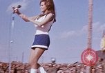 Standbild Bob Hope anzeigen Pleiku Süd Vietnam Camp Enari, 1967, aus Sekunde 11 historischem Filmmaterial Videoclip 65675025971