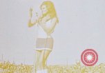 Standbild Bob Hope anzeigen Pleiku Süd Vietnam Camp Enari, 1967, aus Sekunde 12 historischem Filmmaterial Videoclip 65675025971