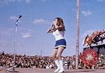 Standbild Bob Hope anzeigen Pleiku Süd Vietnam Camp Enari, 1967, aus Sekunde 24 historischem Filmmaterial Videoclip 65675025971