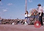 Standbild Bob Hope anzeigen Pleiku Süd Vietnam Camp Enari, 1967, aus Sekunde 30 historischem Filmmaterial Videoclip 65675025971