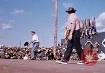 Standbild Bob Hope anzeigen Pleiku Süd Vietnam Camp Enari, 1967, aus Sekunde 31 historischem Filmmaterial Videoclip 65675025971
