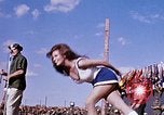 Standbild Bob Hope anzeigen Pleiku Süd Vietnam Camp Enari, 1967, aus Sekunde 34 historischem Filmmaterial Videoclip 65675025971