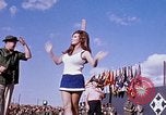 Standbild Bob Hope anzeigen Pleiku Süd Vietnam Camp Enari, 1967, aus Sekunde 36 historischem Filmmaterial Videoclip 65675025971