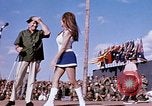 Standbild Bob Hope anzeigen Pleiku Süd Vietnam Camp Enari, 1967, aus Sekunde 38 historischem Filmmaterial Videoclip 65675025971