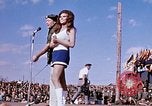 Standbild Bob Hope anzeigen Pleiku Süd Vietnam Camp Enari, 1967, aus Sekunde 40 historischem Filmmaterial Videoclip 65675025971