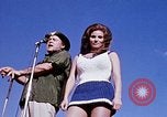 Standbild Bob Hope anzeigen Pleiku Süd Vietnam Camp Enari, 1967, aus Sekunde 42 historischem Filmmaterial Videoclip 65675025971
