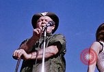 Standbild Bob Hope anzeigen Pleiku Süd Vietnam Camp Enari, 1967, aus Sekunde 62 historischem Filmmaterial Videoclip 65675025971