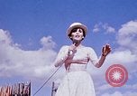 Immagine di Bob Hope Visualizza Pleiku Vietnam del Sud Camp Enari, 1967, secondo 12 filmato di repertorio 65675025972