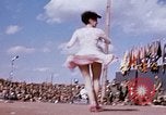 Immagine di Bob Hope Visualizza Pleiku Vietnam del Sud Camp Enari, 1967, secondo 28 filmato di repertorio 65675025972