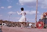 Immagine di Bob Hope Visualizza Pleiku Vietnam del Sud Camp Enari, 1967, secondo 36 filmato di repertorio 65675025972