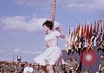 Immagine di Bob Hope Visualizza Pleiku Vietnam del Sud Camp Enari, 1967, secondo 42 filmato di repertorio 65675025972