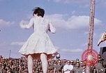 Immagine di Bob Hope Visualizza Pleiku Vietnam del Sud Camp Enari, 1967, secondo 48 filmato di repertorio 65675025972