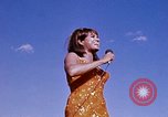 Immagine di Bob Hope Visualizza Pleiku Vietnam del Sud Camp Enari, 1967, secondo 40 filmato di repertorio 65675025974