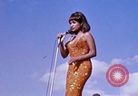 Immagine di Bob Hope Visualizza Pleiku Vietnam del Sud Camp Enari, 1967, secondo 50 filmato di repertorio 65675025974