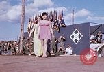 Immagine di Bob Hope Visualizza Pleiku Vietnam del Sud Camp Enari, 1967, secondo 4 filmato di repertorio 65675025975