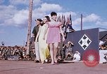 Immagine di Bob Hope Visualizza Pleiku Vietnam del Sud Camp Enari, 1967, secondo 5 filmato di repertorio 65675025975