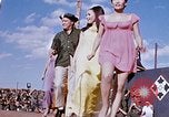 Immagine di Bob Hope Visualizza Pleiku Vietnam del Sud Camp Enari, 1967, secondo 8 filmato di repertorio 65675025975